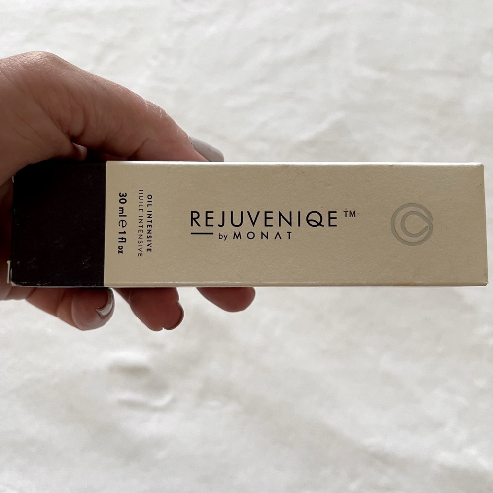 Monat’s Rejuveniqe oil intensive.